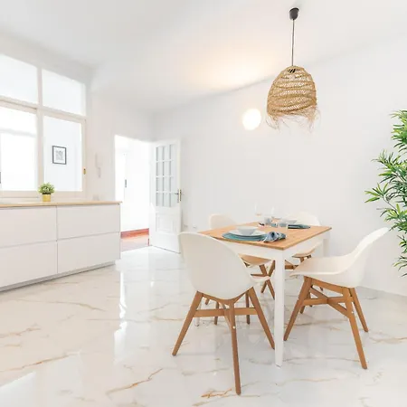 Marhaba La Laguna, En Centro Historico De